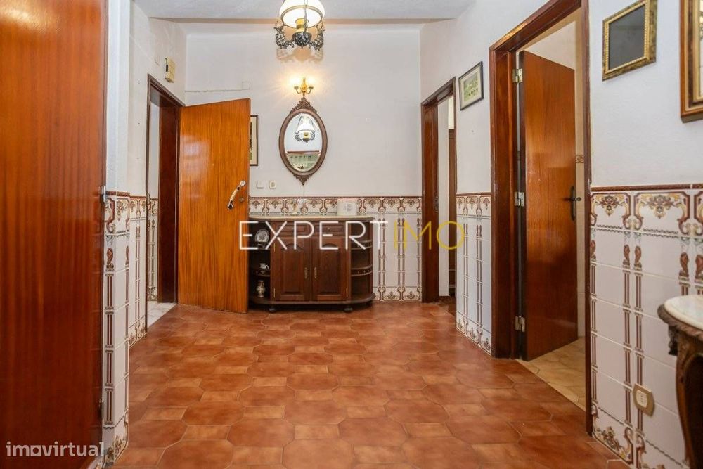 Apartamento T2 com Quintal Partilhado e Garagem de 30,50 m²