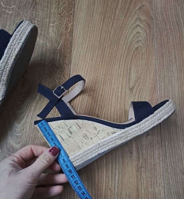 Синие женские босоножки на платформе