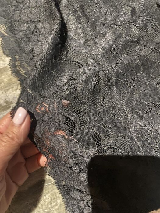 Mala czarna Guess r. M