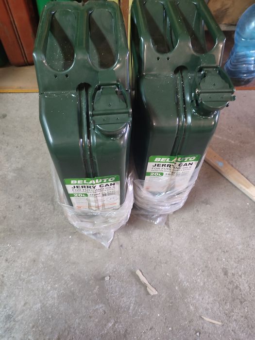 Продам канистры 20л