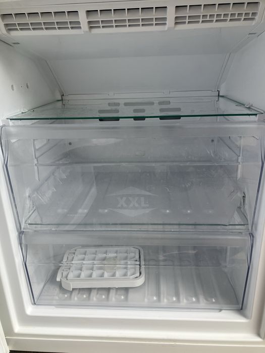 Холодильник Whirlpool .