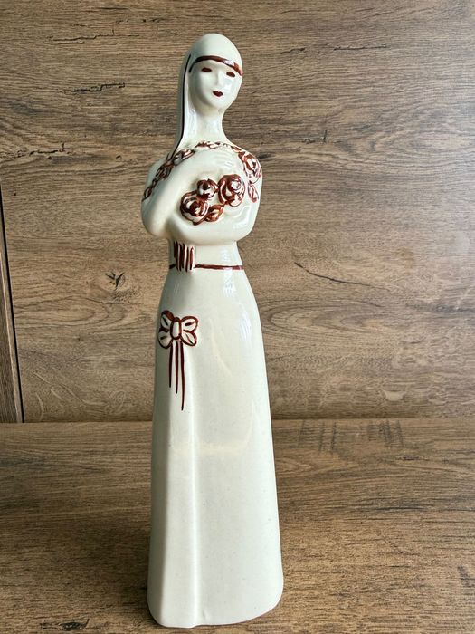 Figurka dziewczyna z bukietem Eryki trzewik Drost