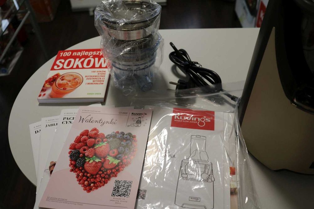 Kuvings Evo820 PLus Złota - wyciskarka wolnoobrotowa powystawowa