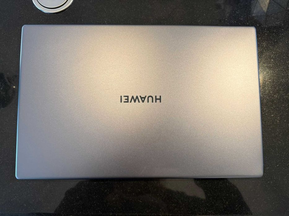 Huawei MateBook D15 AMD Ryzen 5 8GB RAM