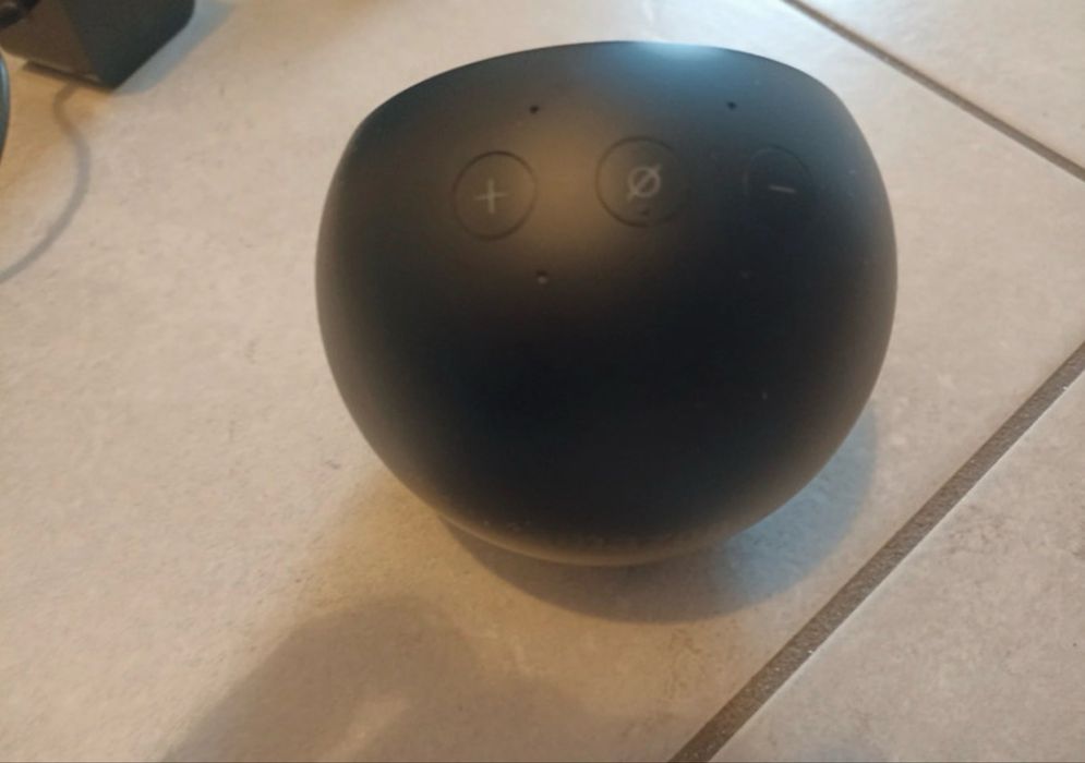 Amazon Echo Spot 1.ª Geração – Alexa com Ecrã e Câmara