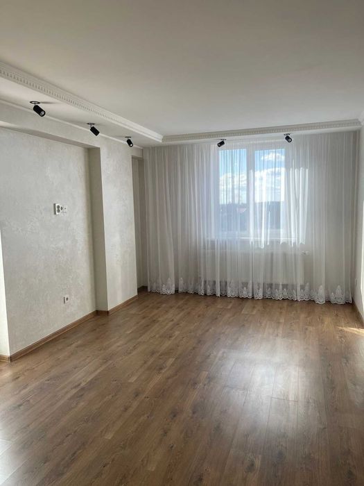 3 кім на Тролейбусній у новобудові