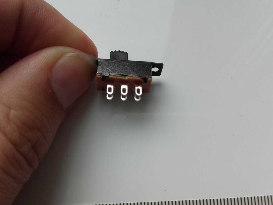 Cztery sztuki Przełącznik suwakowy 6Pin, DPDT 2P2T, Model SS22F32, otw