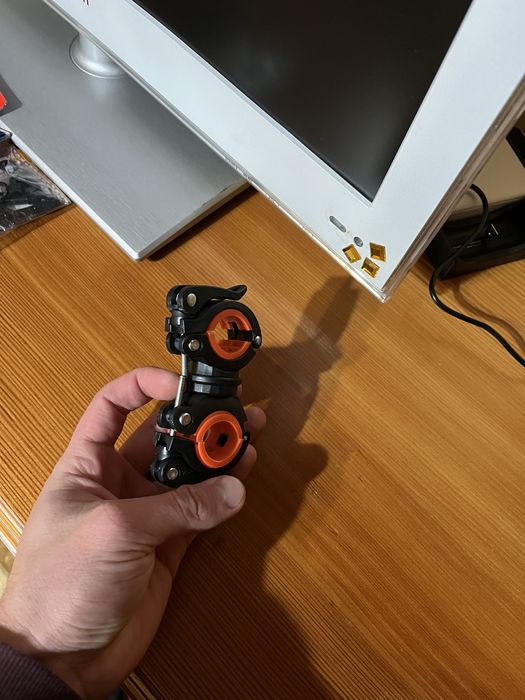 Кріплення фонарика для велосипеда