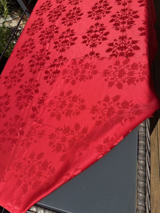 Piękny obrus na duży stół