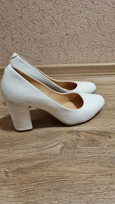 Жіночі білі весільні шкіряні туфлі 41
