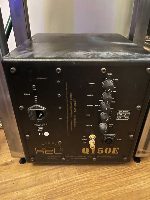 2 (dois) Subwoofers REL Q150E