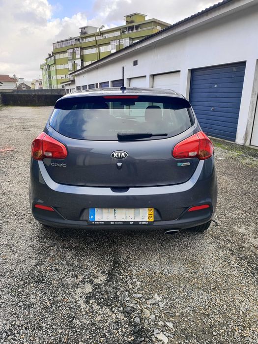 Kia Ceed 1.4 CRDi Prime – Maio 2015 – Diesel