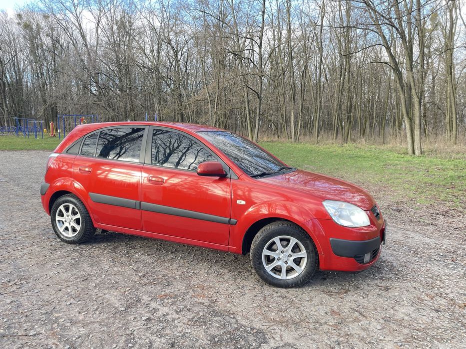 Рідний пробіг!!! Автомобіль в дуже хорошому стані, як зовнішнім виглядом так і технічно!!! Мотор працює відмінно, коробка передач відмінно, по електриці працює все що єсть в автомобілі, салон як новий, ходова частина відмінно, кузов в відмінному стані вигляд має чудовий. Всі інші питання по номеру телефона.