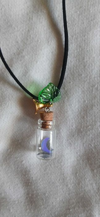 Colares misticos feitos à mão, pensados para amantes de natureza e magia.