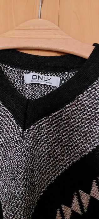 Ponczo z rekawami, sweter