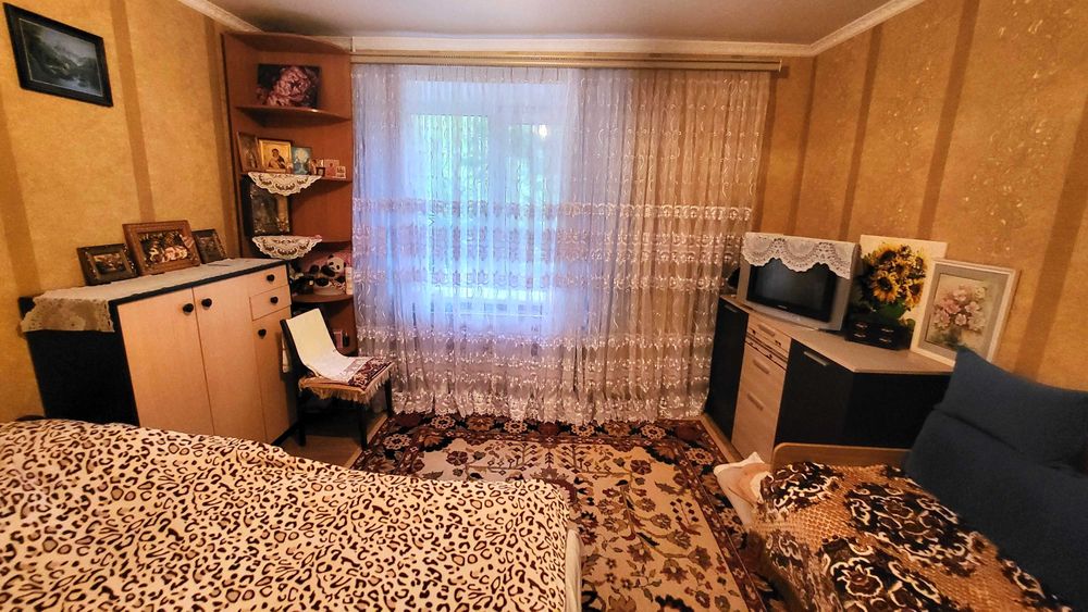 Продаж 2-х к.кв. вул. Сеченова буд. 48/64 заводський район 1/5 поверх високий.
