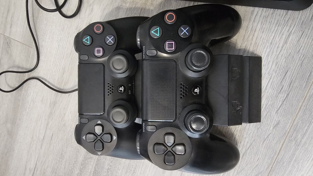 PlayStation 4 Slim, PS4 Slim, 2 pady, ładowarka, gry, 512 GB