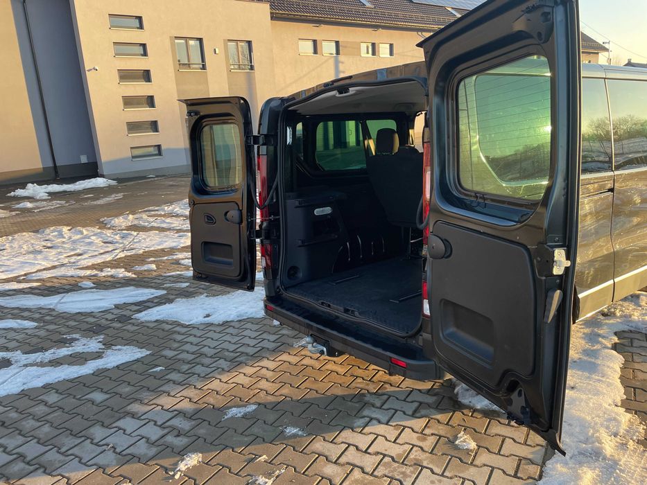 Wynajem busa 9-osobowego Renault Trafic Long 150 KM na narty