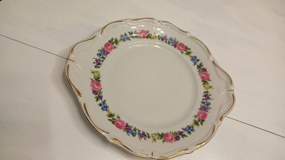 Półmisek z polskiej porcelany.