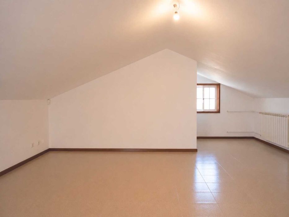 Moradia de 4 Frentes em Francelos | 330 m² | Garagem 4 Carros | Junto à praia
