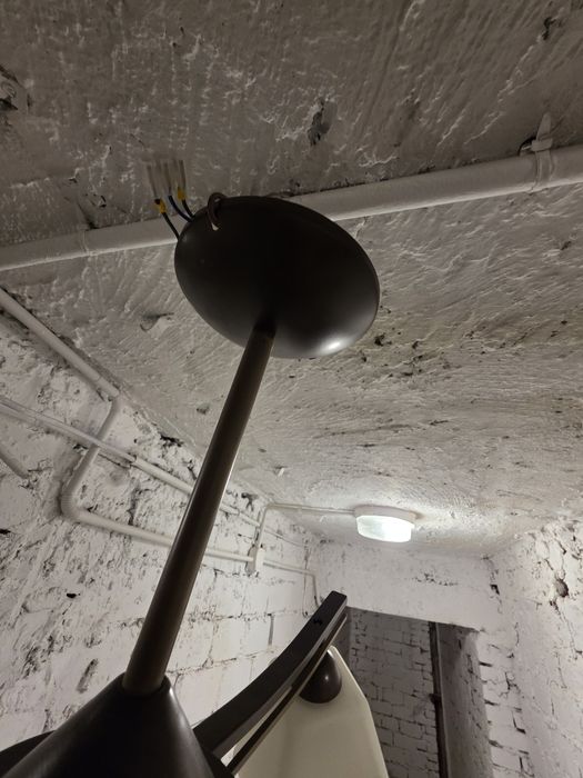 Lampa sufitowa z możliwością ustawiania ramion