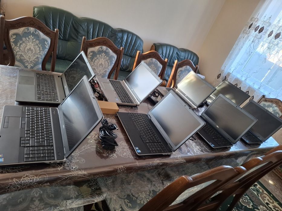 Бізнес класа ноутбук,4ядра,8 озу,500gb hdd,акб держить