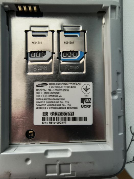 Телефон Samsung J120