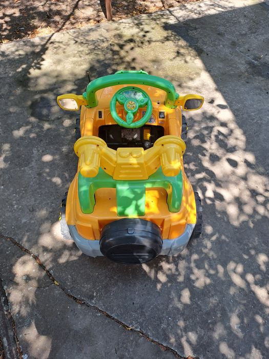 Дитячий електромобіль