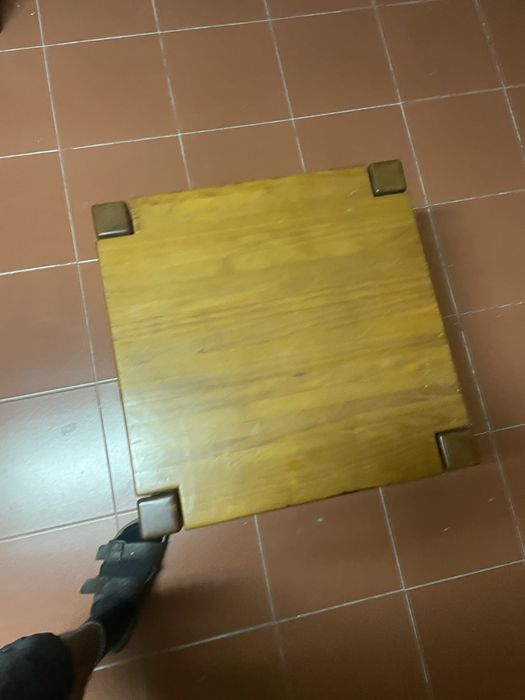 Mesa de centro em madeira macica