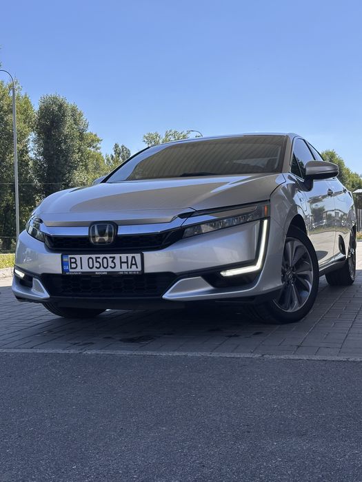 Honda Clarity в отличном состоянии.