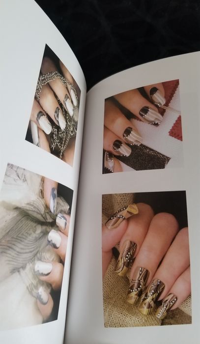 Книги. Манікюр. Макіяж