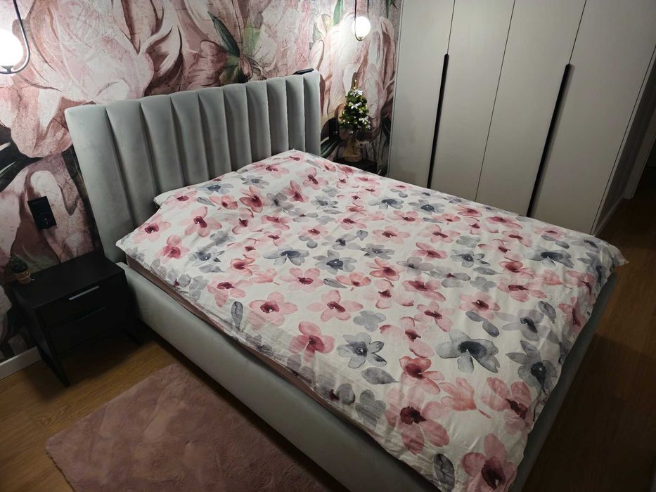 Łóżko tapicerowane półwałki sypialnia panele welur stelaż