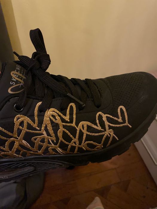 Selling shoes : sketchers brand