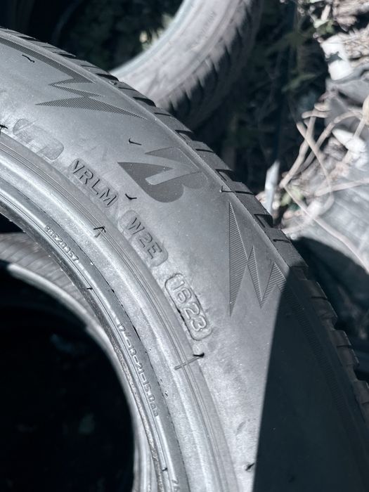 215 55 17 Bridgestone LM005 85% 2023 Шини Зима