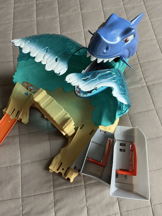 Трек Hot Wheels City Shark Beach Battle (хот вілс акула пляж)