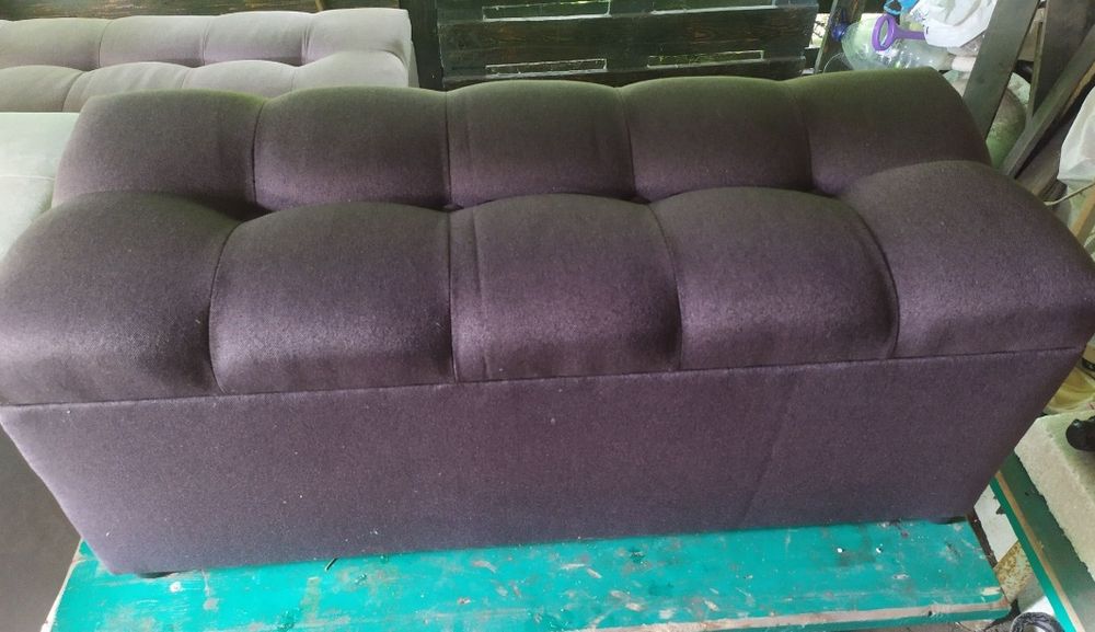 Пуф з нішею для зберігання