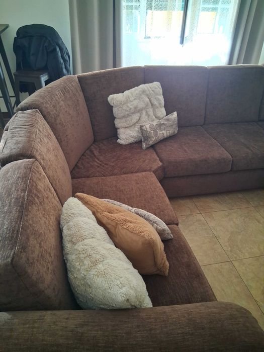 Sofá com chaise longue