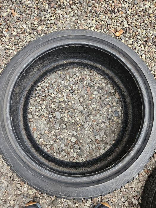 2x 235/35 19 6mm vredestein