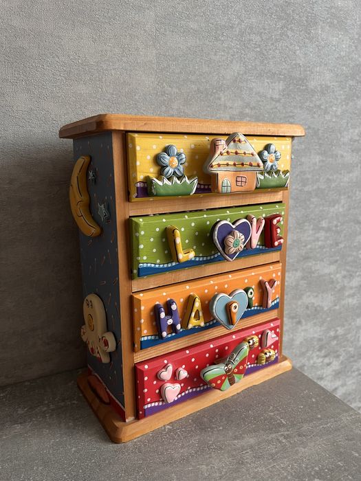 Шкатулка, скарбничка деревʼяна у вигляді комода