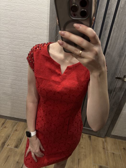 Плаття синє та червоне