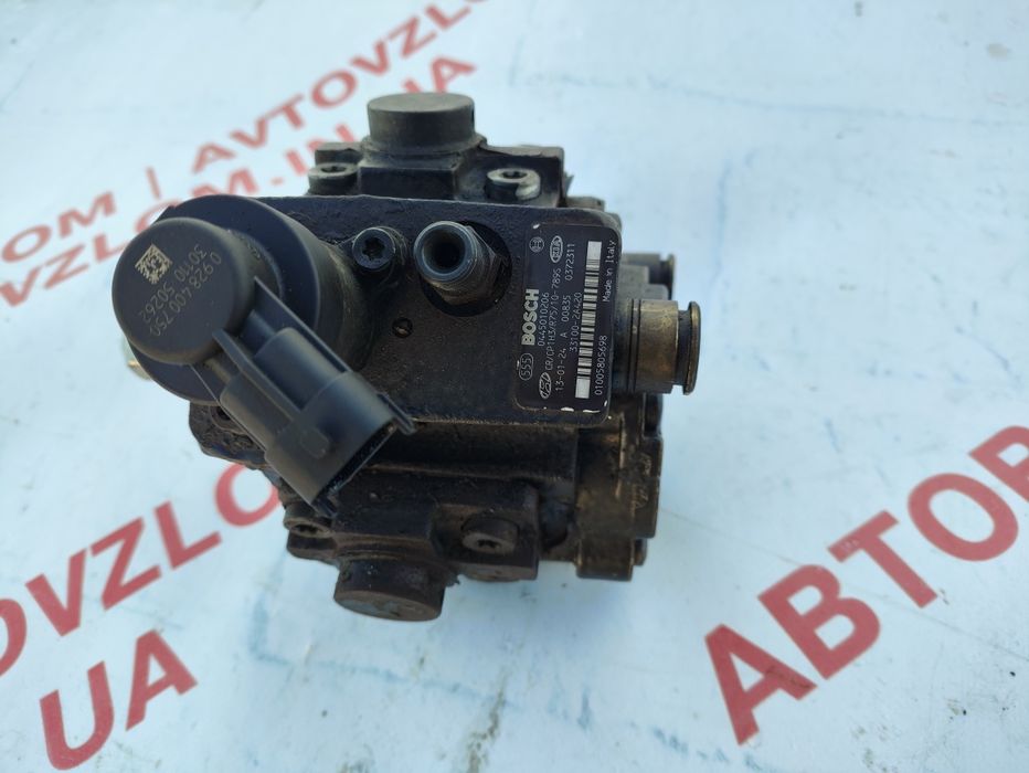 Kia Sportage III 2010-2015 1.7CRDI ТНВД і форсунки  338002A800