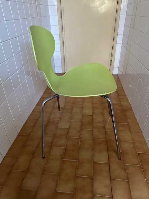 Cadeira de cor verde lima