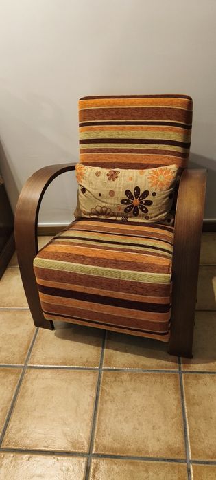 Poltrona em tecido com almofada