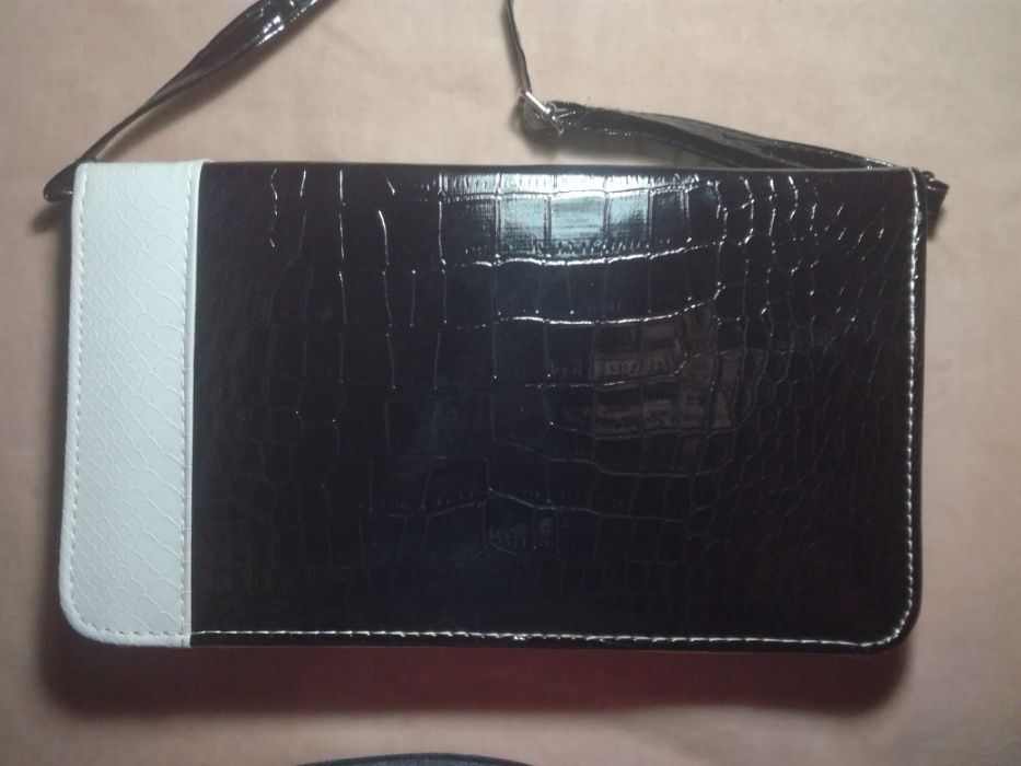 Клатч конверт рептилия лак на плечо