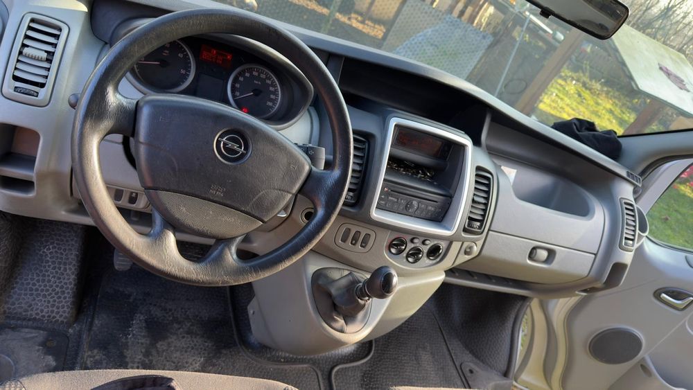 Opel Vivaro 2.0d 115 koni