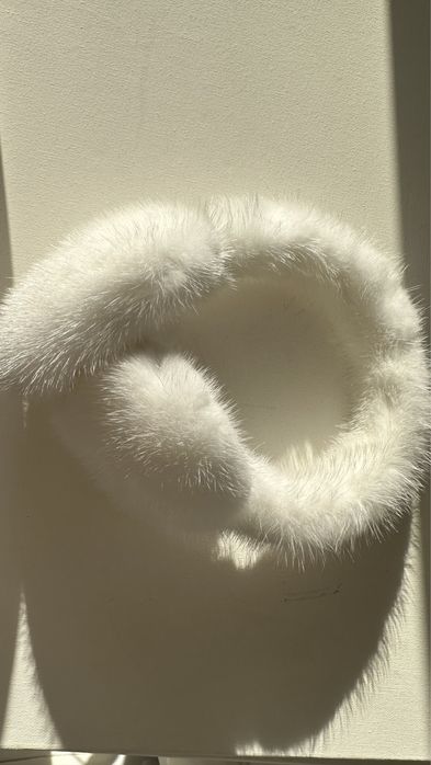 Nauszniki z białej norki