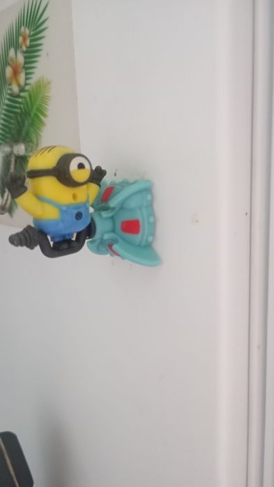 Кіндер міньони посіпаки