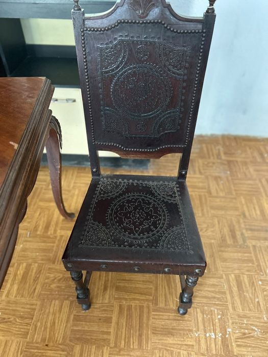 Conjunto 4 cadeiras  madeira antiga trabalhado