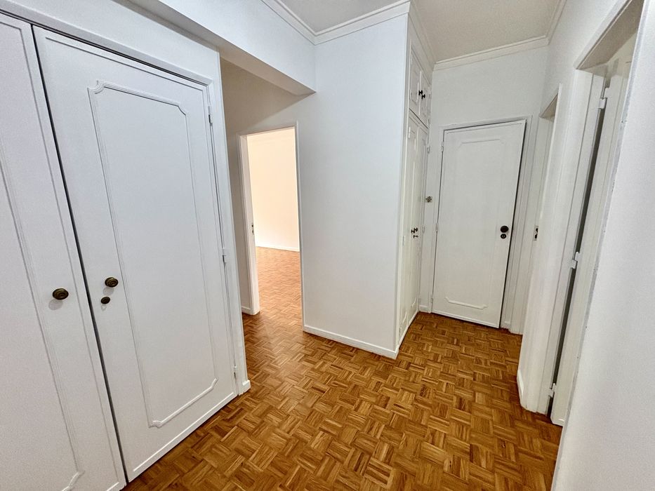 Apartamento T2 Renovado no Centro de Mem Martins