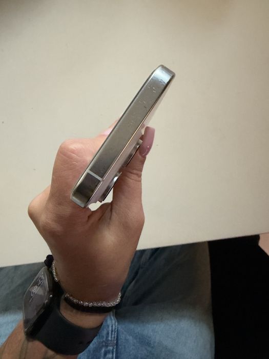 iPhone 16pro 92% baterii